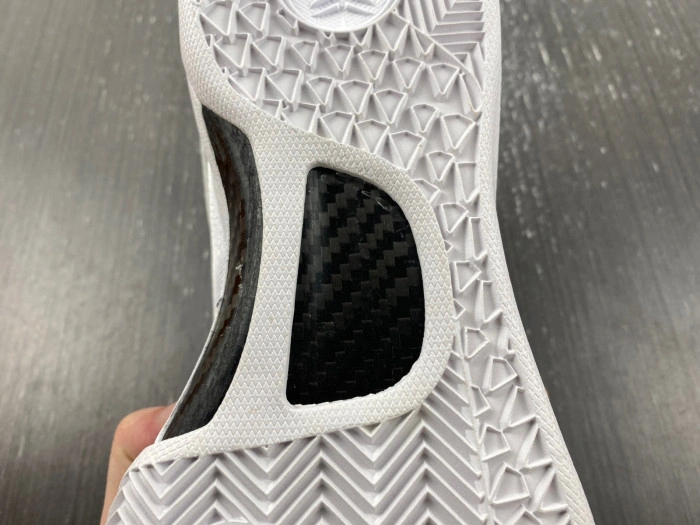 Nike Kobe 8 Protro White Golden  FV6325-100