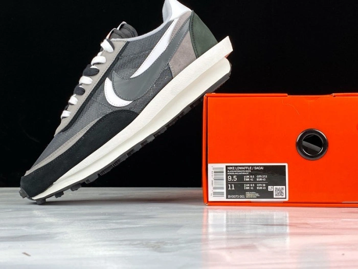 Nike LD Waffle Sacai Black Anthracite White BV0073-001