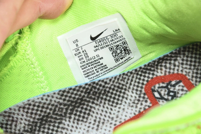 Nike LeBron 20 Stocking Stuffer   FJ4955-300