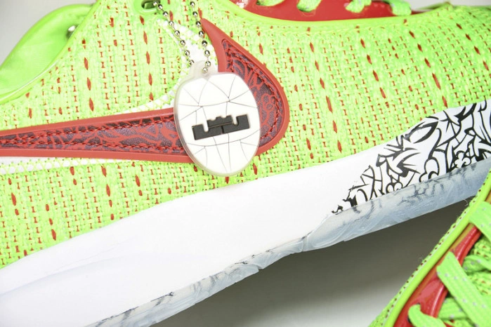 Nike LeBron 20 Stocking Stuffer   FJ4955-300