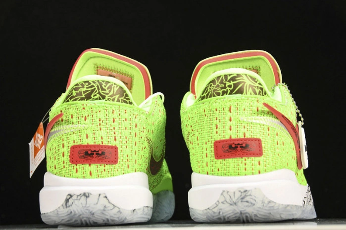 Nike LeBron 20 Stocking Stuffer   FJ4955-300