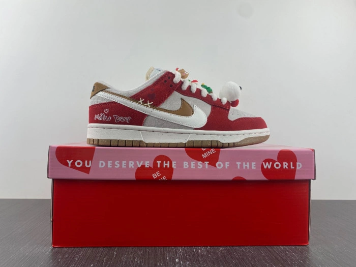 Nike SB Dunk Low 85 Christmas White Red Brown Green DO9457-112