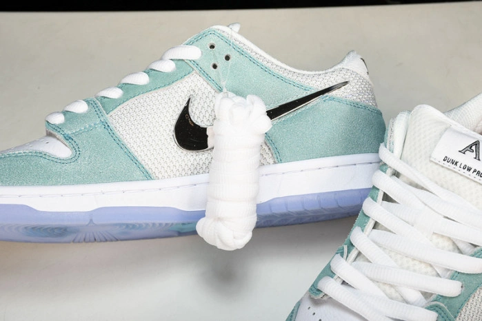 Nike SB Dunk Low April Skateboards   FD2562-400