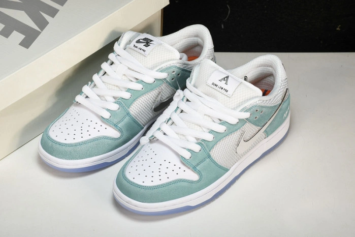 Nike SB Dunk Low April Skateboards   FD2562-400