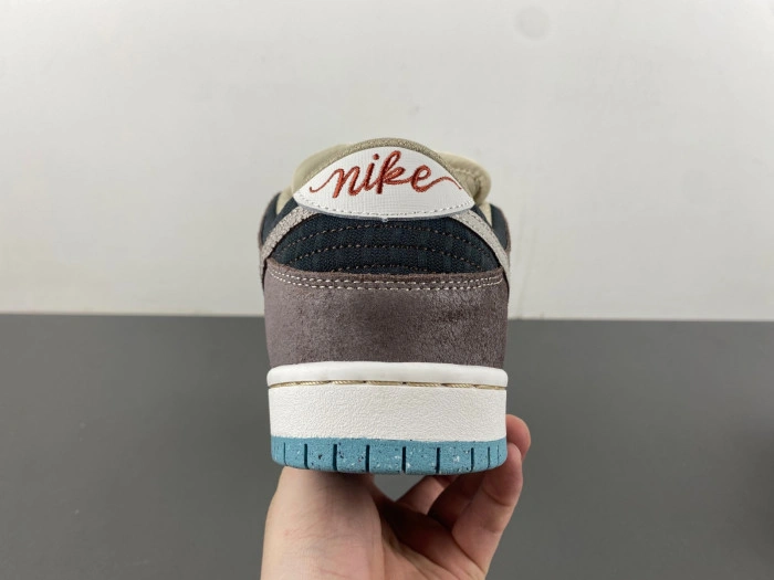 Nike SB Dunk Low Big Money Savings  FZ3129-200