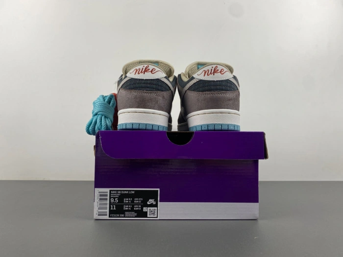 Nike SB Dunk Low Big Money Savings  FZ3129-200
