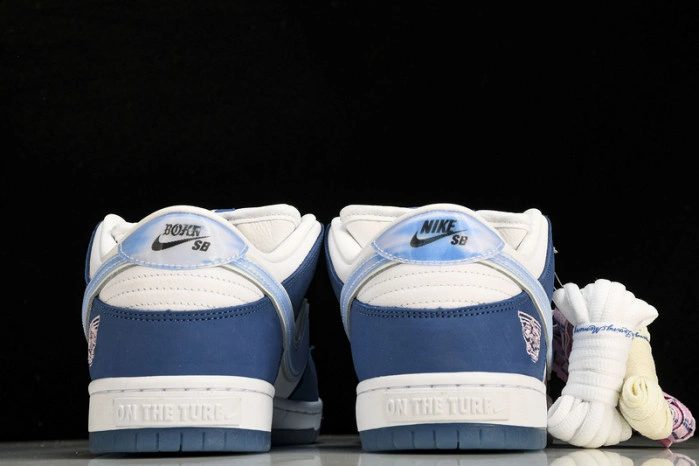 Nike SB Dunk Low Born x Raised FN7819-400