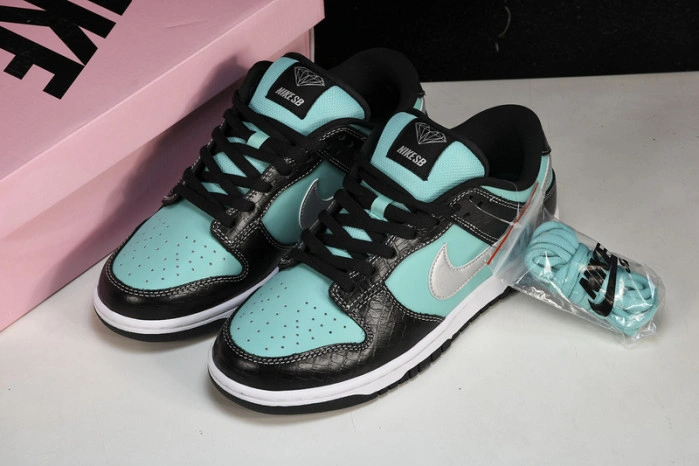 Nike SB Dunk Low Diamond Supply Co. Aqua Blue   304292-402