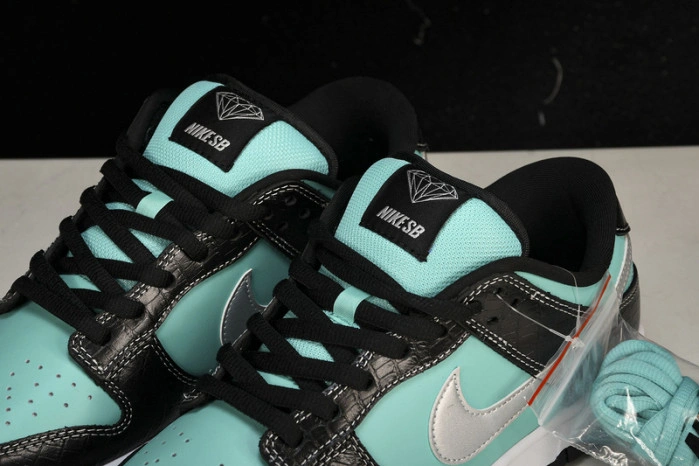 Nike SB Dunk Low Diamond Supply Co. Aqua Blue   304292-402