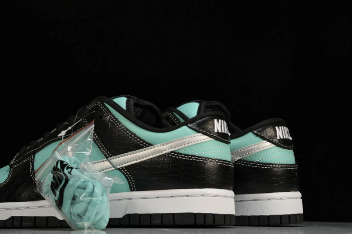 Nike SB Dunk Low Diamond Supply Co. Aqua Blue   304292-402