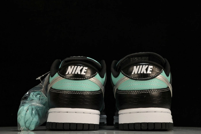 Nike SB Dunk Low Diamond Supply Co. Aqua Blue   304292-402