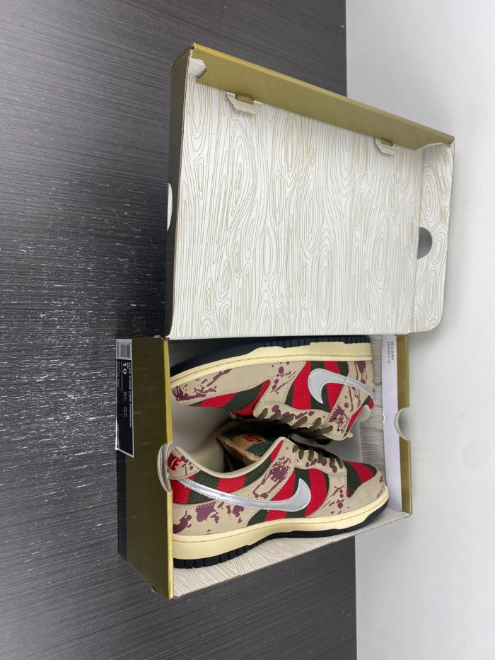 Nike SB Dunk Low Freddy Krueger   313170-202