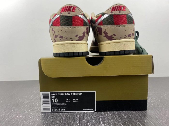 Nike SB Dunk Low Freddy Krueger   313170-202