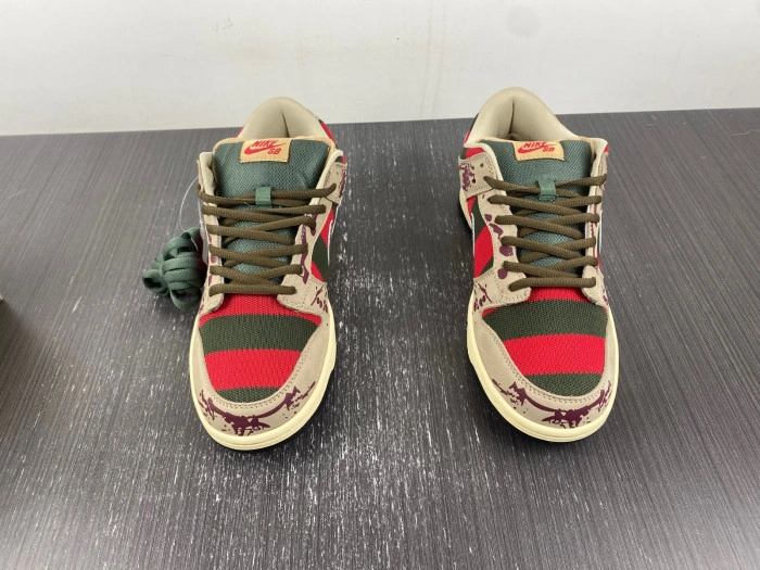 Nike SB Dunk Low Freddy Krueger   313170-202