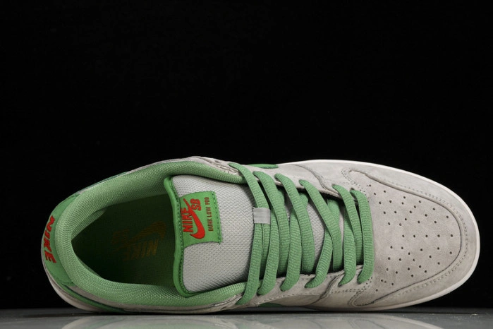 Nike SB Dunk Low Medusa  313170-030