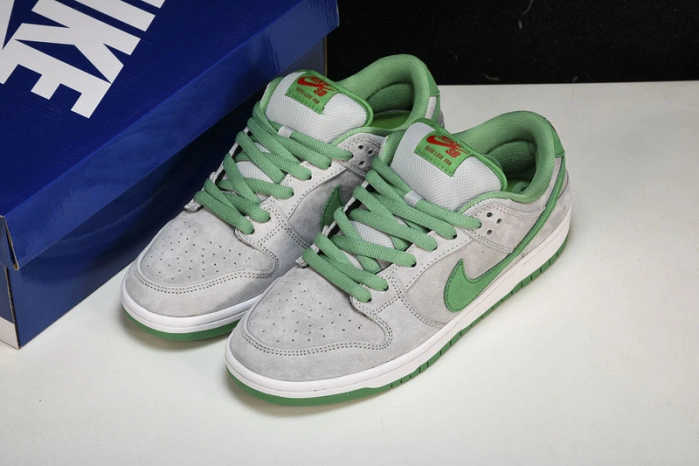 Nike SB Dunk Low Medusa  313170-030