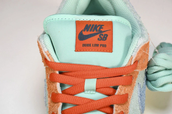 Nike SB Dunk Low Orange Emerald Rise   DV5429-800