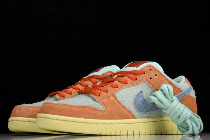 Nike SB Dunk Low Orange Emerald Rise   DV5429-800