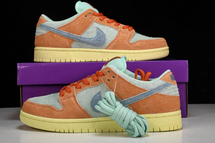 Nike SB Dunk Low Orange Emerald Rise   DV5429-800