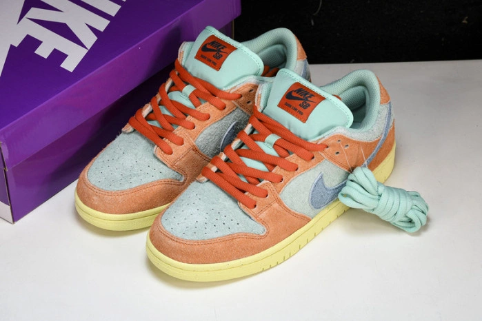 Nike SB Dunk Low Orange Emerald Rise   DV5429-800