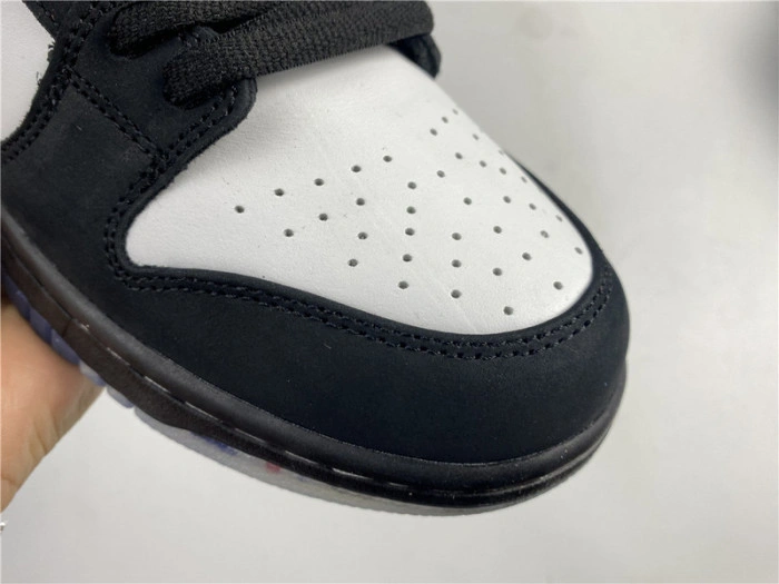 Nike SB Dunk Low Staple Panda Pigeon BV1310-013