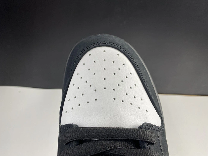 Nike SB Dunk Low Staple Panda Pigeon BV1310-013