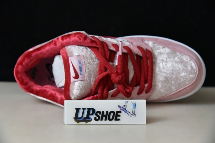 Nike SB Dunk Low StrangeLove Skateboards  CT2552-800