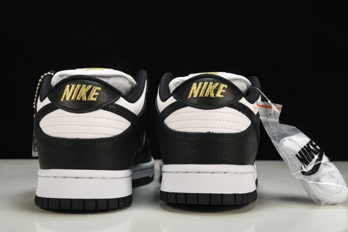 Nike SB Dunk Low Supreme Stars Black  DH3228-102
