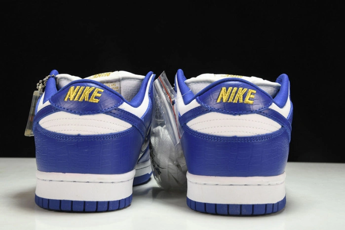 Nike SB Dunk Low Supreme Stars Hyper Royal  DH3228-100