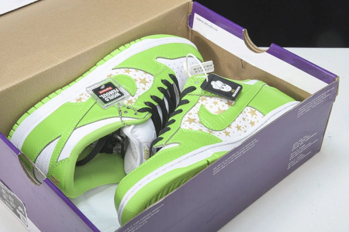 Nike SB Dunk Low Supreme Stars Mean Green DH3228-101