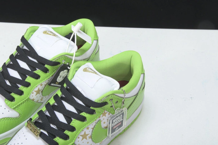 Nike SB Dunk Low Supreme Stars Mean Green DH3228-101