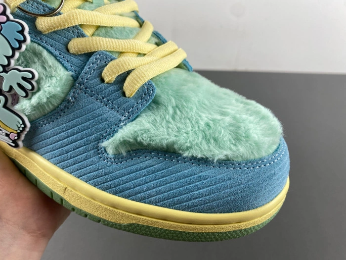 Nike SB Dunk Low Verdy Visty   FN6040-400