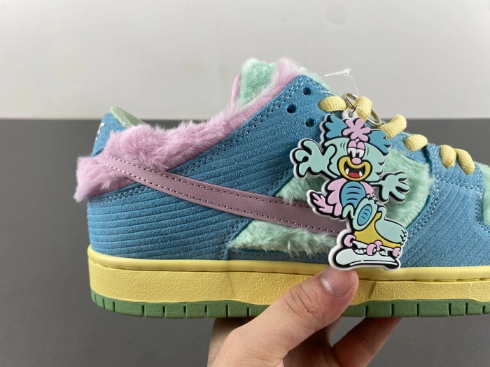 Nike SB Dunk Low Verdy Visty   FN6040-400