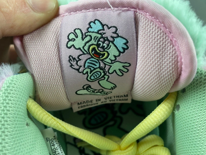 Nike SB Dunk Low Verdy Visty   FN6040-400