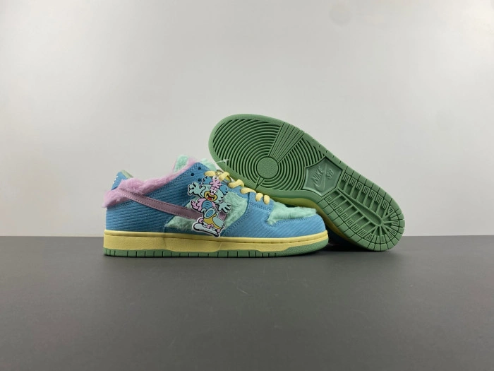 Nike SB Dunk Low Verdy Visty   FN6040-400