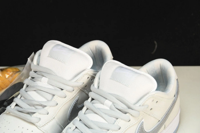 Nike SB Dunk Low White Lobster (Friends and Family)   FD8776-100