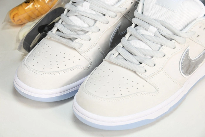 Nike SB Dunk Low White Lobster (Friends and Family)   FD8776-100