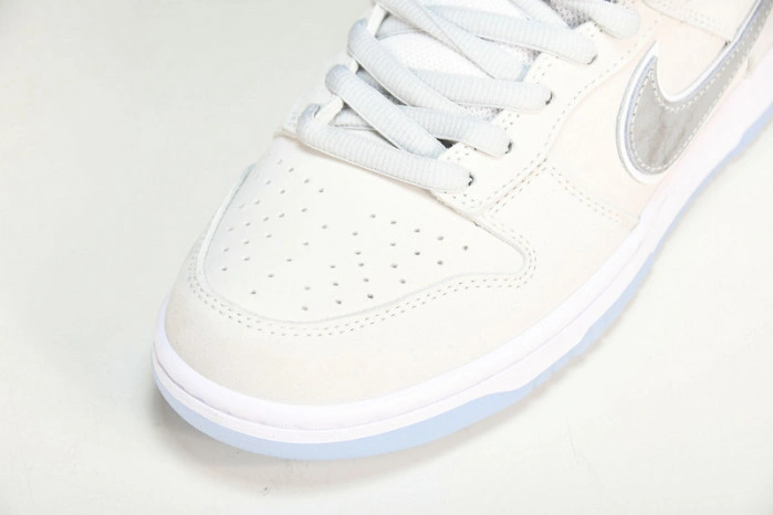 Nike SB Dunk Low White Lobster (Friends and Family)   FD8776-100