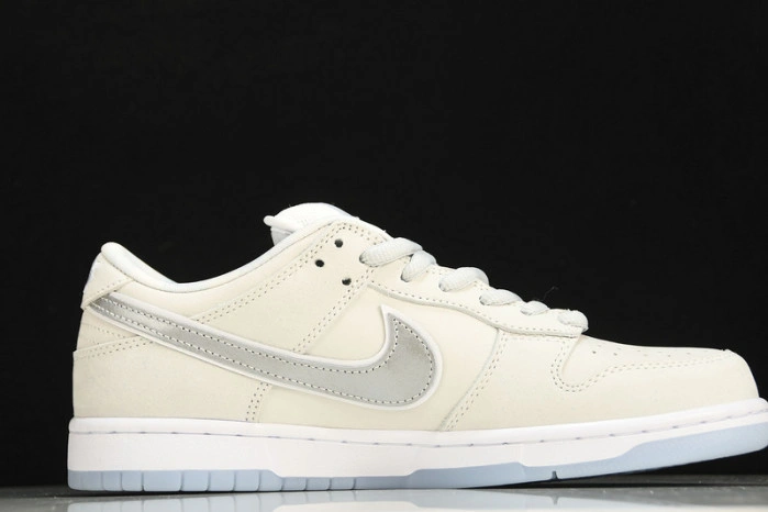 Nike SB Dunk Low White Lobster (Friends and Family)   FD8776-100