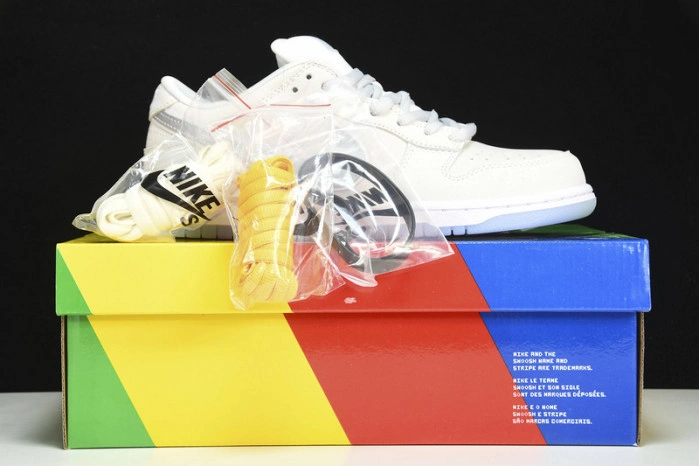 Nike SB Dunk Low White Lobster (Friends and Family)   FD8776-100