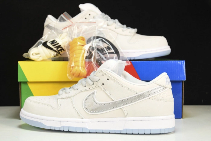 Nike SB Dunk Low White Lobster (Friends and Family)   FD8776-100