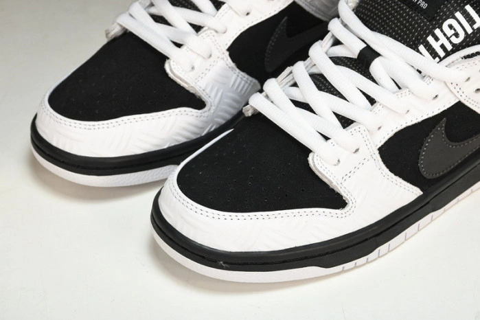 Nike SB Dunk Low x Tightbooth  FD2629-100