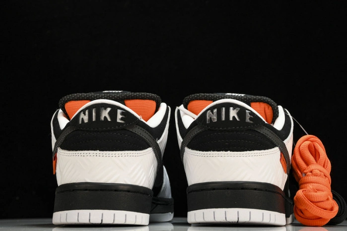 Nike SB Dunk Low x Tightbooth  FD2629-100