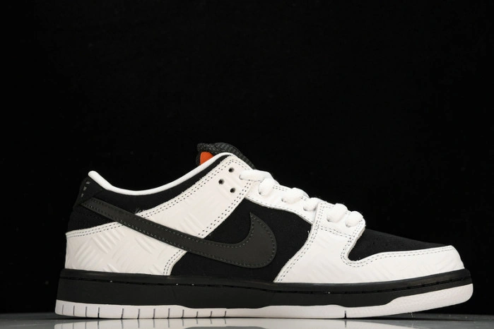 Nike SB Dunk Low x Tightbooth  FD2629-100