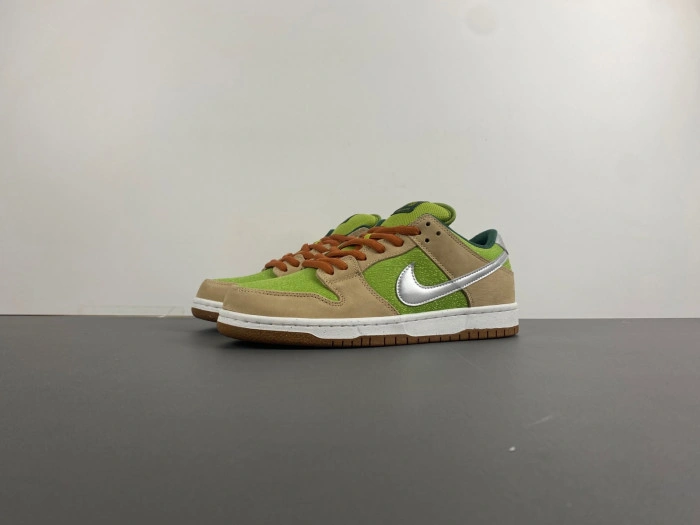 Nike SB Dunk Low “Escargot”   FQ7585-200