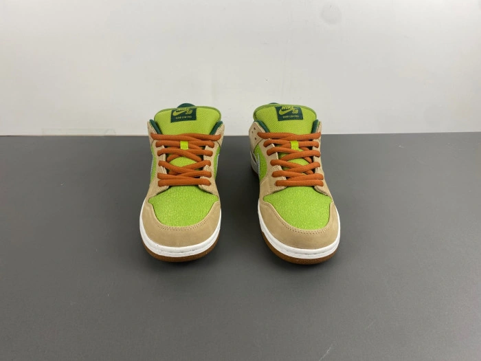 Nike SB Dunk Low “Escargot”   FQ7585-200