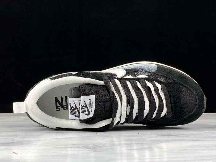 Nike Vaporwaffle sacai Black White CV1363-001