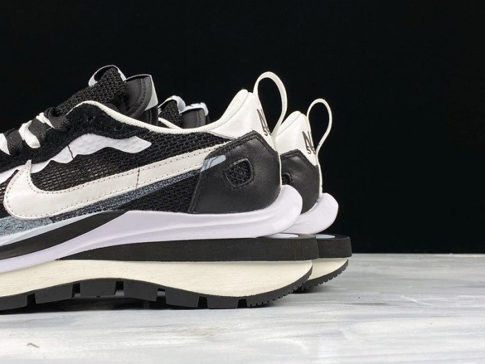 Nike Vaporwaffle sacai Black White CV1363-001