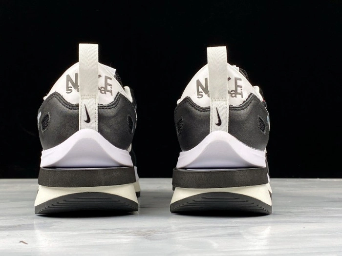 Nike Vaporwaffle sacai Black White CV1363-001