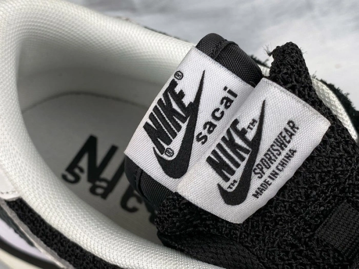 Nike Vaporwaffle sacai Black White CV1363-001